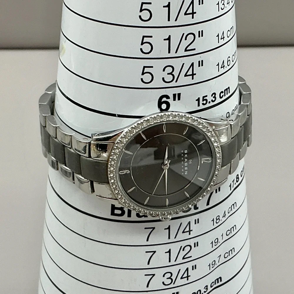 Skagen Watch Women's Silver Tone Black Dial Crystal Bezel 32mm NEW BATTERY 6.75
